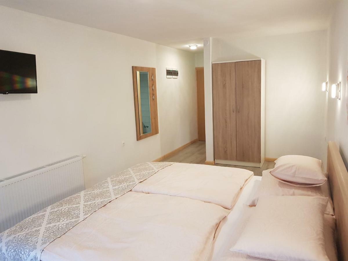 Hotel House Delic Vrhovine Exterior foto